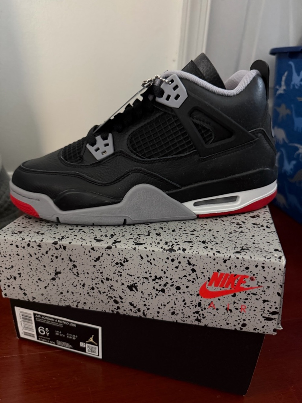 Nike Men’s Black/Gray/Red Sneakers